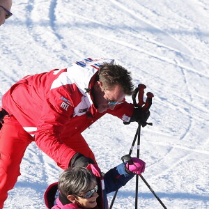 Exclusif - Benjamin Castaldi, Isabelle Morini-Bosc - Les chroniqueurs de "Touche pas à mon poste" tournent "TPMP fait du ski" à Montgenèvre dans les Hautes-Alpes le 17 décembre 2016. Le tournage s'est déroulé du 16 au 19 décembre 2016. © Dominique Jacovides / Bestimage