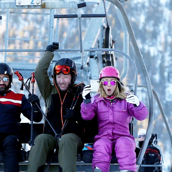 Exclusif - Isabelle Morini-Bosc, Cyril Hanouna, Jean-Luc Lemoine, Enora Malagré - Les chroniqueurs de "Touche pas à mon poste" tournent "TPMP fait du ski" à Montgenèvre dans les Hautes-Alpes le 17 décembre 2016. Le tournage s'est déroulé du 16 au 19 décembre 2016. © Dominique Jacovides / Bestimage