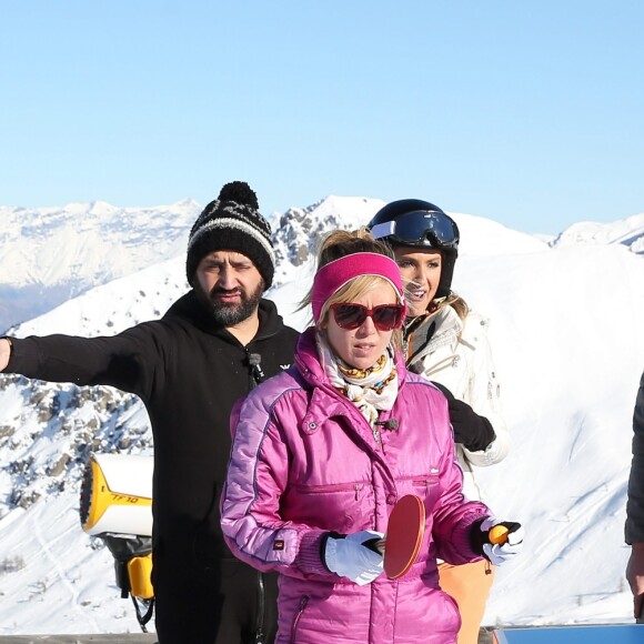 Exclusif - Cyril Hanouna, Enora Malagré, Caroline Ithurbide, Jean-Michel Maire - Les chroniqueurs de "Touche pas à mon poste" tournent "TPMP fait du ski" à Montgenèvre dans les Hautes-Alpes le 17 décembre 2016. Le tournage s'est déroulé du 16 au 19 décembre 2016. © Dominique Jacovides / Bestimage
