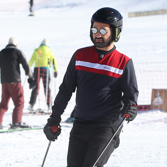 Exclusif - Cyril Hanouna - Les chroniqueurs de "Touche pas à mon poste" tournent "TPMP fait du ski" à Montgenèvre dans les Hautes-Alpes le 17 décembre 2016. Le tournage s'est déroulé du 16 au 19 décembre 2016. © Dominique Jacovides / Bestimage