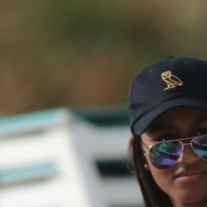Exclusif - Sasha Obama, la fille du président Barack Obama, passe l'après-midi à la plage à Miami avec des amis, le 14 janvier 2017.