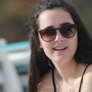 Exclusif - Sasha Obama, la fille du président Barack Obama, passe l'après-midi à la plage à Miami avec des amis, le 14 janvier 2017.