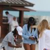 Exclusif - Sasha Obama, la fille du président Barack Obama, passe l'après-midi à la plage à Miami avec des amis, le 14 janvier 2017.