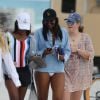 Exclusif - Sasha Obama, la cadette du président Barack Obama, passe l'après-midi à la plage à Miami avec des amis, le 14 janvier 2017.