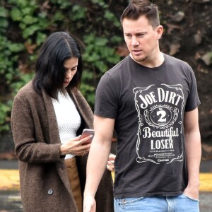 Exclusif - Channing Tatum et sa femme Jenna Dewan se promènent à Studio City, le 10 janvier 2017. Channing porte un t-shirt "Joe Dirt".  Exclusive - Channing Tatum out with his wife Jenna Dewan Tatum in Studio City, California on January 10, 2017.10/01/2017 - Studio City