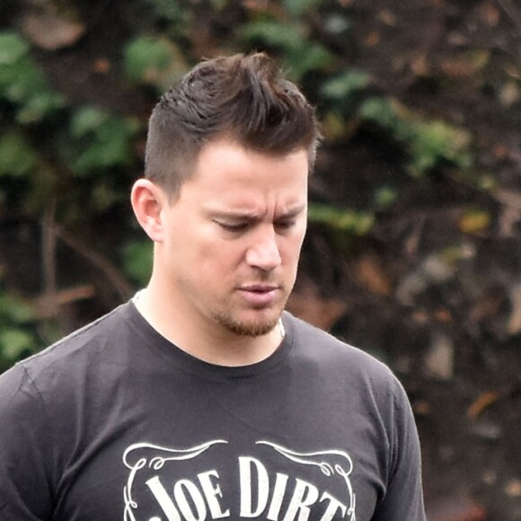 Exclusif - Channing Tatum et sa femme Jenna Dewan se promènent à Studio City, le 10 janvier 2017. Channing porte un t-shirt "Joe Dirt".  Exclusive - Channing Tatum out with his wife Jenna Dewan Tatum in Studio City, California on January 10, 2017.10/01/2017 - Studio City