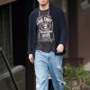 Exclusif - Channing Tatum et sa femme Jenna Dewan se promènent avec leur fille Everly à Los Angeles, le 10 janvier 2017. Channing porte un t-shirt "Joe Dirt, Beautiful loser". - Merci de flouter le visage des enfants avant publication -10/01/2017 - Los Angeles