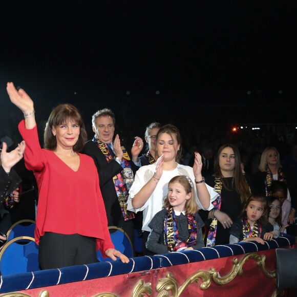 La princesse Stéphanie de Monaco et ses filles Pauline Ducruet et Camille Gottlieb - La famille princière de Monaco lors du 41e Festival International du Cirque de Monte-Carlo, le 21 janvier 2017. © Pool/Frédéric Nebinger Monaco/Bestimage