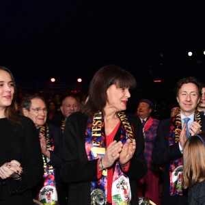 La princesse Stéphanie de Monaco et ses filles Pauline Ducruet et Camille Gottlieb, Stéphane Bern - La famille princière de Monaco lors du 41e Festival International du Cirque de Monte-Carlo, le 21 janvier 2017. © Manuel Vitali/Centre de presse Monaco/Bestimage