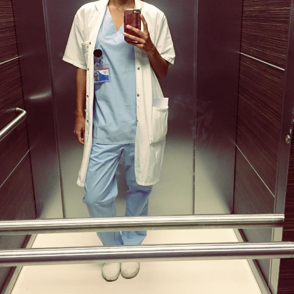Marine Lorphelin, étudiante en médecine, pose en blouse. Photo postée sur Instagram en janvier 2017.