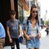 Bella Hadid et son frère Anwar sortent de chez leur soeur Gigi à New York, le 12 septembre 2016.