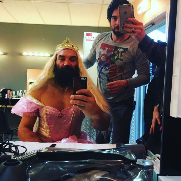 Sébastien Chabal en mode selfie au concert des Enfoirés. Instagram, janvier 2017.