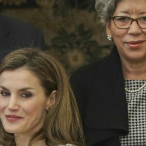 Le roi Felipe VI et la reine Letizia d'Espagne (photo), en présence du roi Juan Carlos Ier et de la reine Sofia, présidaient le 23 janvier 2017 au palais du Pardo à Madrid à la cérémonie de remise des Prix nationaux du sport pour l'année 2015.