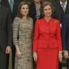 Letizia et Sofia, élégantes et complices comme à chaque fois qu'elles sont associées. Le roi Felipe VI et la reine Letizia d'Espagne, en présence du roi Juan Carlos Ier et de la reine Sofia, présidaient le 23 janvier 2017 au palais du Pardo à Madrid à la cérémonie de remise des Prix nationaux du sport pour l'année 2015.