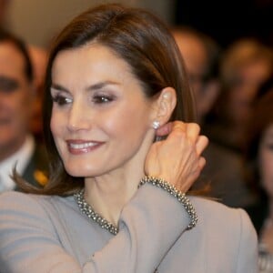 La reine Letizia d'Espagne lors de la remise du prix artistique Tomas Francisco Prieto à la Maison de la monnaie à Madrid, le 20 janvier 2017.