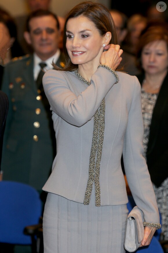 La reine Letizia d'Espagne lors de la remise du prix artistique Tomas Francisco Prieto à la Maison de la monnaie à Madrid, le 20 janvier 2017.