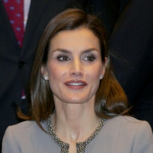 La reine Letizia d'Espagne lors de la remise du prix artistique Tomas Francisco Prieto à la Maison de la monnaie à Madrid, le 20 janvier 2017.