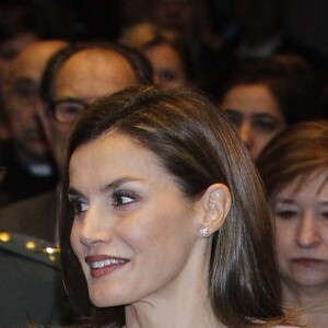La reine Letizia d'Espagne lors de la remise du prix artistique Tomas Francisco Prieto à la Maison de la monnaie à Madrid, le 20 janvier 2017.