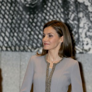 La reine Letizia d'Espagne lors de la remise du prix artistique Tomas Francisco Prieto à la Maison de la monnaie à Madrid, le 20 janvier 2017.