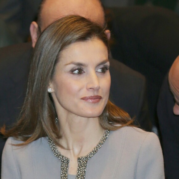 La reine Letizia d'Espagne lors de la remise du prix artistique Tomas Francisco Prieto à la Maison de la monnaie à Madrid, le 20 janvier 2017.