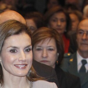 La reine Letizia d'Espagne lors de la remise du prix artistique Tomas Francisco Prieto à la Maison de la monnaie à Madrid, le 20 janvier 2017.