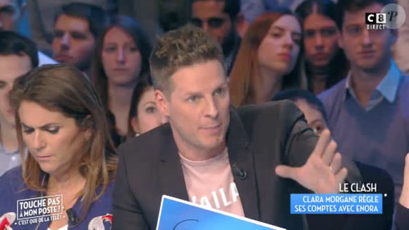 Les chroniqueurs de "Touche pas à mon poste" prennent la défense d'Enora Malagré après son clash avec Clara Morgane. Sur C8, le 23 janvier 2017.