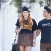 Exclusif - Bella Thorne se balade avec son petit ami Tyler Posey et des amis dans les rues de Los Angeles, le 9 octobre 2016