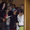 Michael Jackson et ses trois enfants Paris, Prince, et Blanket lors d'une réunion de famille au Beverly Hills Hotel le 15 mai 2009