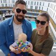 Nikola Karabatic pose avec son fils Alek et sa compagne Géraldine sur Instagram.