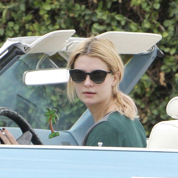 Exclusif - Mischa Barton au volant d'une jolie Cadillac décapotable à West Hollywood, le 5 novembre 2016