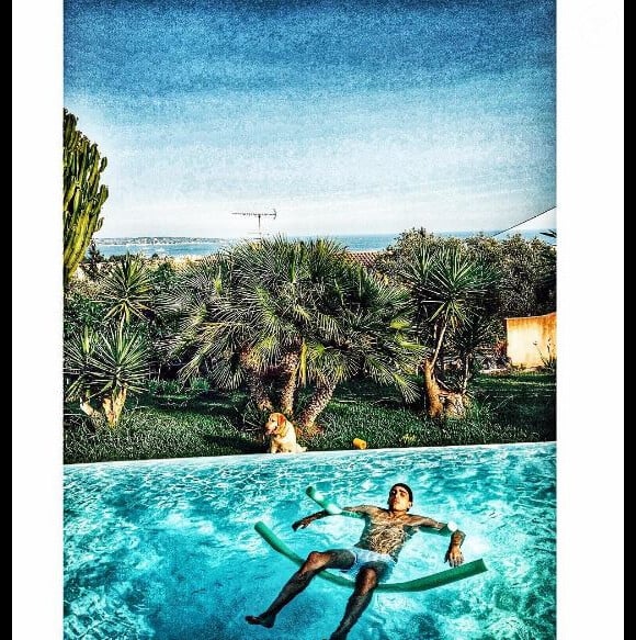 Anthony Alcaraz des "Anges 9" à la piscine, 2016, Instagram