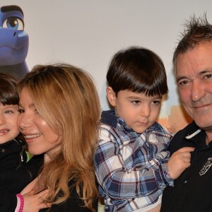 Jean-Marie Bigard avec sa femme Lola Marois et leurs enfants Jules et Bella à l'avant-première du film "Sahara" à l'UGC Ciné Cité Bercy à Paris, le 29 janvier 2017.