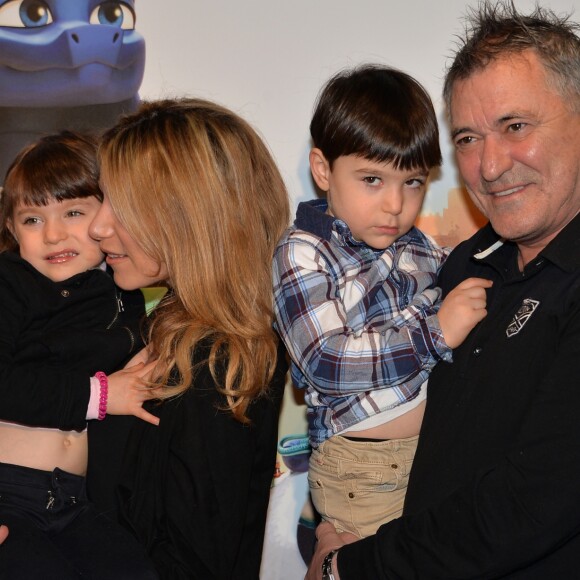 Jean-Marie Bigard avec sa femme Lola Marois et leurs enfants Jules et Bella à l'avant-première du film "Sahara" à l'UGC Ciné Cité Bercy à Paris, le 29 janvier 2017.