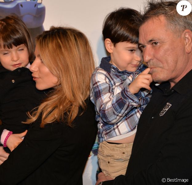 Jean-Marie Bigard avec sa femme Lola Marois et leurs enfants Jules et Bella à l'avant-première du film "Sahara" à l'UGC Ciné Cité Bercy à Paris, le 29 janvier 2017.