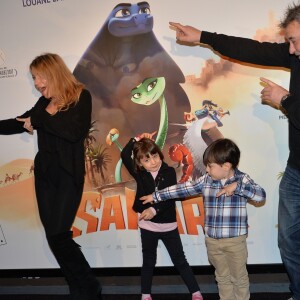 Jean-Marie Bigard avec sa femme Lola Marois et leurs enfants Jules et Bella à l'avant-première du film "Sahara" à l'UGC Ciné Cité Bercy à Paris, le 29 janvier 2017.