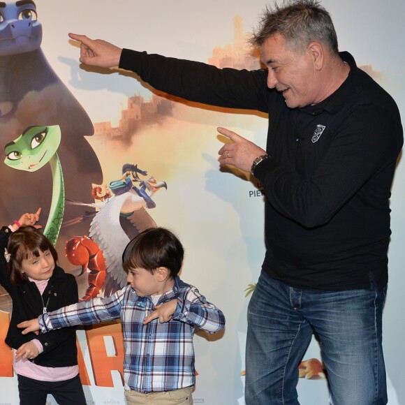 Jean-Marie Bigard avec sa femme Lola Marois et leurs enfants Jules et Bella à l'avant-première du film "Sahara" à l'UGC Ciné Cité Bercy à Paris, le 29 janvier 2017. © Ramsamy Veeren/Bestimage29/01/2017 - Paris