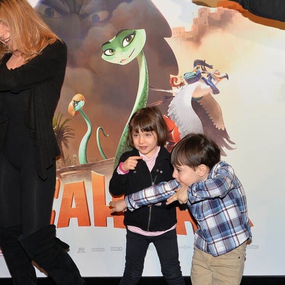 Jean-Marie Bigard avec sa femme Lola Marois et leurs enfants Jules et Bella à l'avant-première du film "Sahara" à l'UGC Ciné Cité Bercy à Paris, le 29 janvier 2017.