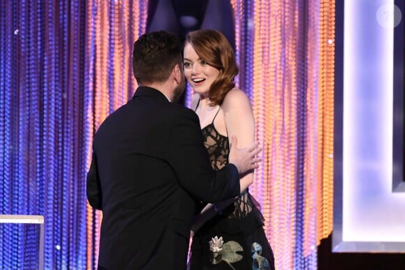 Emma Stone reçoit le prix de la meilleure actrice pour La La Land lors des Screen Actors Guild Awards, Los Angeles, le 29 janvier 2017.