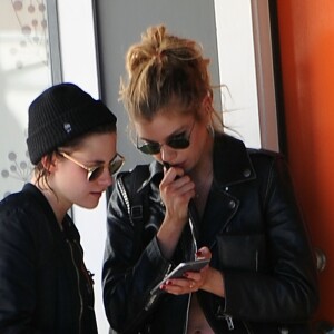 Kristen Stewart et sa petite amie Stella Maxwell à Los Angeles, le 28 Janvier 2017