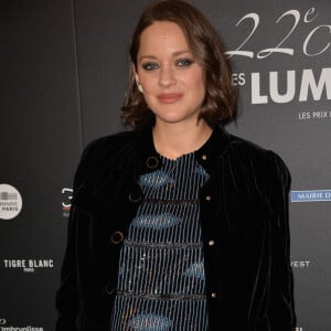 Marion Cotillard, enceinte, à la 22ème cérémonie des Lumières de la presse internationale au Théâtre de la Madeleine à Paris le 30 janvier 2017. © Veeren / Bestimage