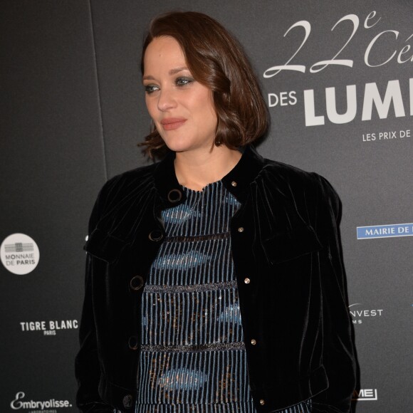 Marion Cotillard, enceinte, à la 22ème cérémonie des Lumières de la presse internationale au Théâtre de la Madeleine à Paris le 30 janvier 2017. © Veeren / Bestimage
