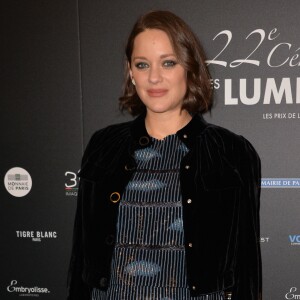 Marion Cotillard, enceinte, à la 22ème cérémonie des Lumières de la presse internationale au Théâtre de la Madeleine à Paris le 30 janvier 2017. © Veeren / Bestimage