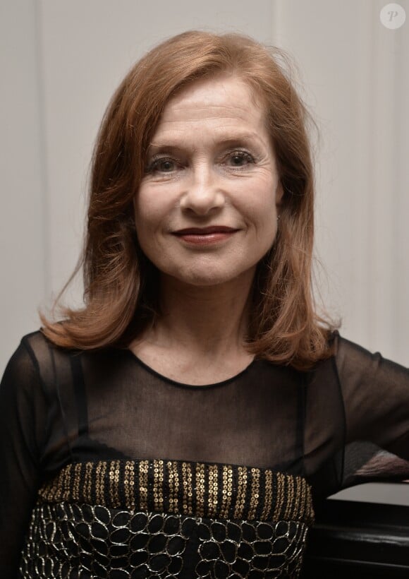 Isabelle Huppert à la 22ème cérémonie des Lumières de la presse internationale au Théâtre de la Madeleine à Paris le 30 janvier 2017. © Veeren / Bestimage