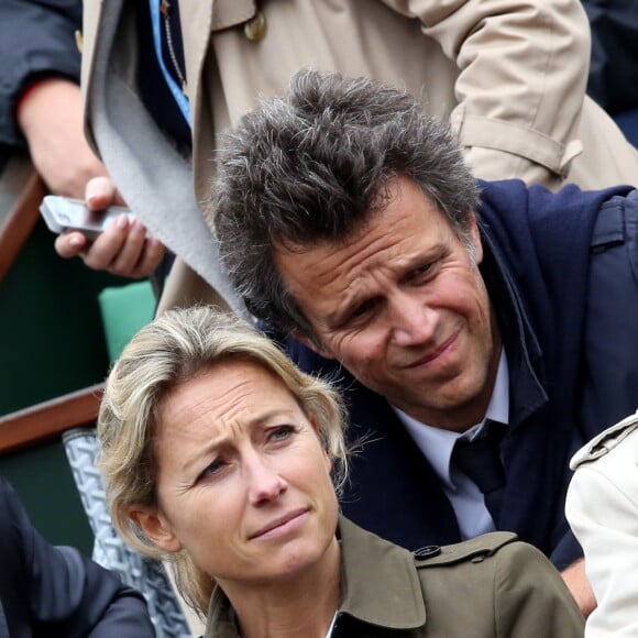 Anne-Sophie Lapix et son mari Arthur Sadoun - People dans les tribunes des internationaux de France de Roland Garros à Paris le 3 juin 2016. © Dominique Jacovides / Bestimage