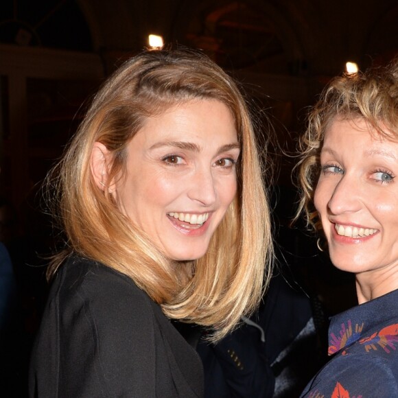 Alexandra Lamy et Julie Gayet lors du cocktail de la 24e cérémonie des "Trophées du Film Français" au Palais Brongniart à Paris, le 02 février 2017. © Ramsamy Veeren/Bestimage