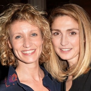 Alexandra Lamy et Julie Gayet lors du cocktail de la 24e cérémonie des "Trophées du Film Français" au Palais Brongniart à Paris, le 02 février 2017. © Ramsamy Veeren/Bestimage