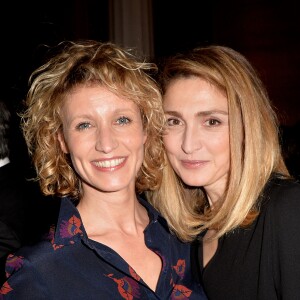 Alexandra Lamy et Julie Gayet lors du cocktail de la 24e cérémonie des "Trophées du Film Français" au Palais Brongniart à Paris, le 02 février 2017. © Ramsamy Veeren/Bestimage