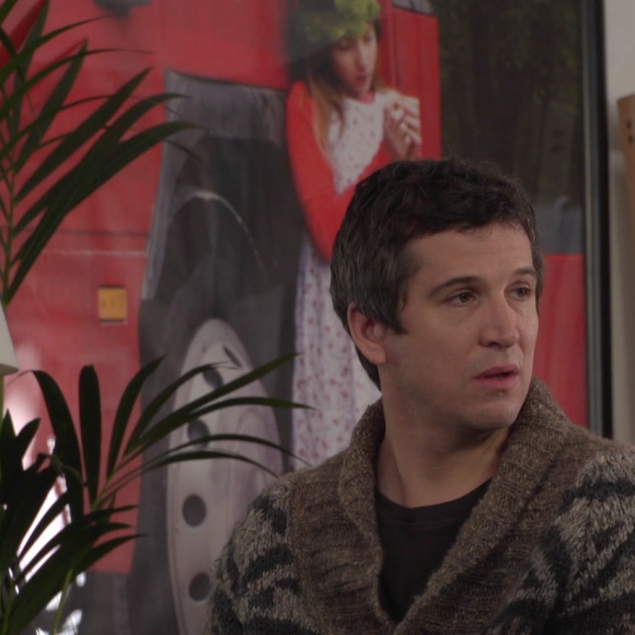 Guillaume Canet et Camille Rowe dans le making-of de Rock'n Roll. (capture d'écran)