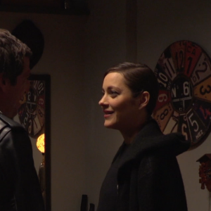 Guillaume Canet et Marion Cotillard dans le making-of de Rock'n Roll. (capture d'écran)