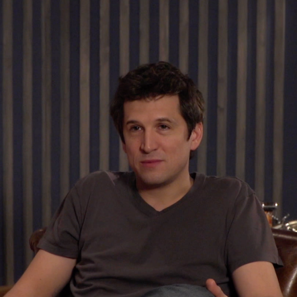 Guillaume Canet dans le making-of de Rock'n Roll. (capture d'écran)